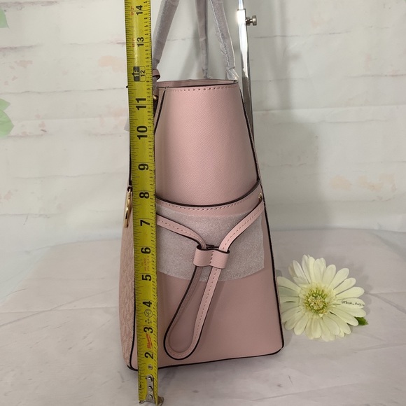 Michael Kors Gilly Large Drawstring Tote - Picture 7 of 9